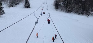 У Славському зупинився підйомник із туристами