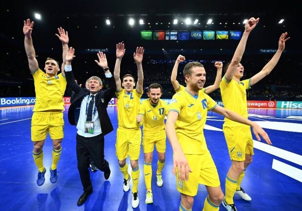 Сборная Украины по футзалу сыграет против России в полуфинале чемпионата Европы. 