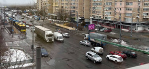 На Шулявке грузовик повредил контактную линию троллейбусов