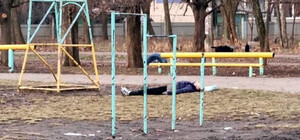 В Одессе возле лицея повесился мужчина