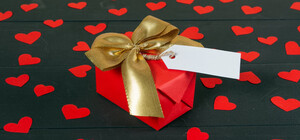Що подарувати коханій людині на День закоханих: добірка ідей
