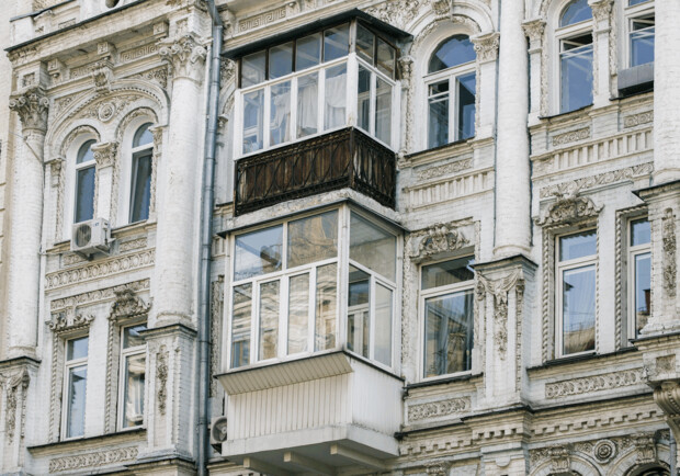 Исторические дома Киева очистят от незаконных пристроек, остекленных балконов и кондиционеров. 