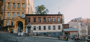 На Андріївському узвозі хочуть заборонити продавати картини та сувеніри