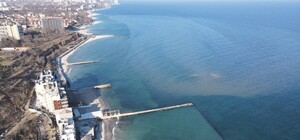 В Одессе рядом с пляжем сливают канализационные стоки: горожане жалуются на запах