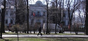 Британия, Китай и Польша оставляют своих дипломатов в Киеве