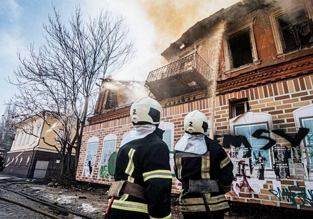 Возле Андреевского спуска сгорело здание XIX века. 