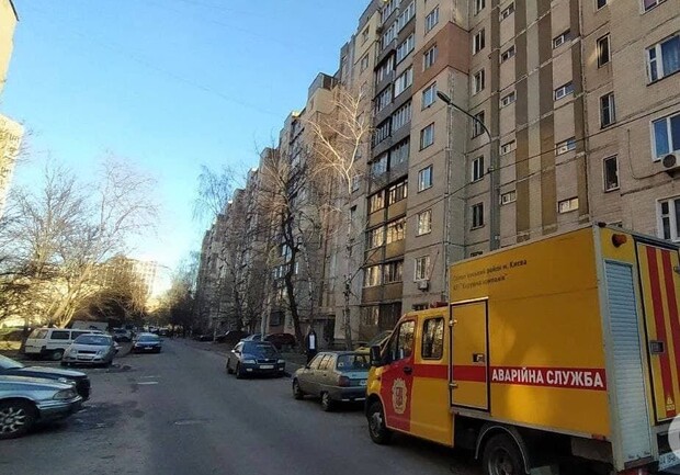 У Києві дівчина знайшла на балконі тіло матері, залите бетоном. 