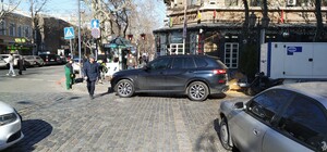 Автохамы в Одессе: свежая фотоподборка очень плохой парковки за неделю