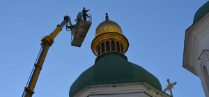 Крест, который упал с купола Софийского собора, начали реставрировать