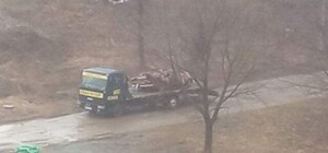 Стало відомо, автомобіль якої марки скинули з даху у Львові 