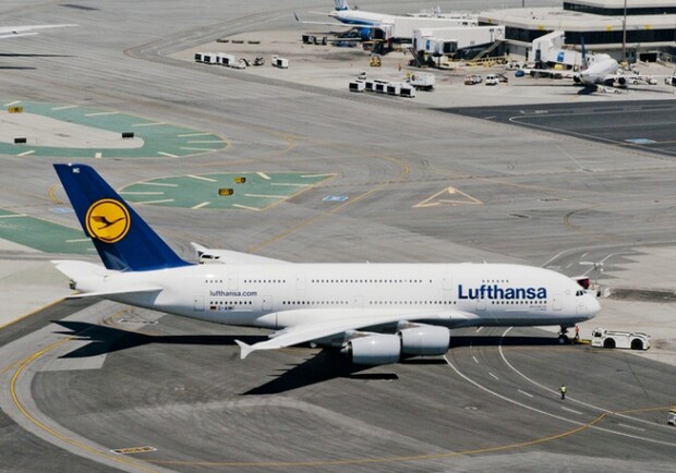 Авиакомпания Lufthansa объяснила отмену рейсов в Киев пандемией коронавируса. 
