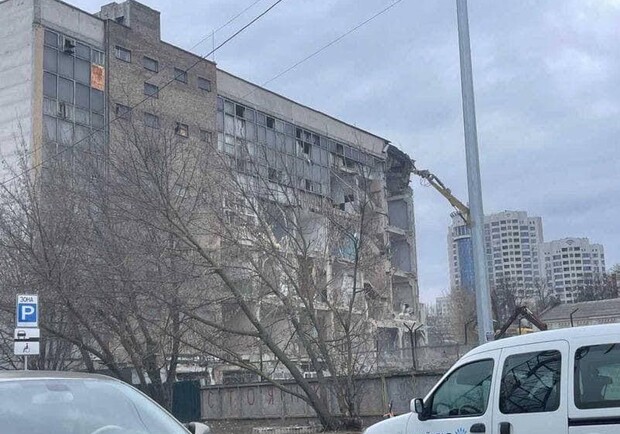 В Києві зносять Деміївський промисловий комплекс. 