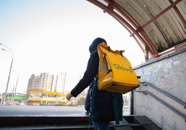 Сервис доставки Glovo помогает украинцам в эти непростые времена. 