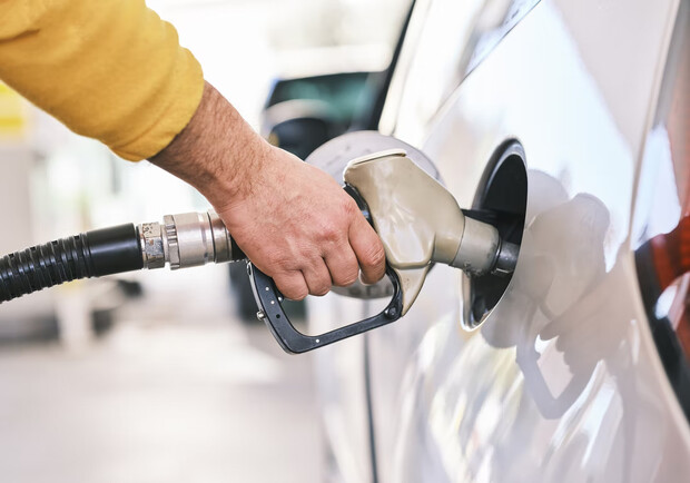 В Україні подешевшало паливо: які ціни на бензин зараз. 