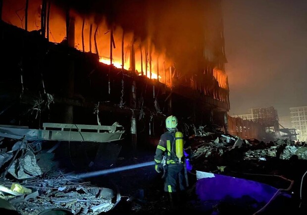 В Киеве ракета разрушила ТРЦ 