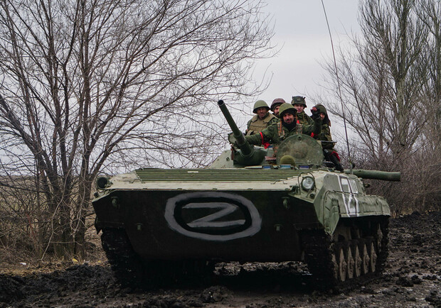 Под Киевом оккупант переехал танком своего командира 