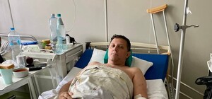 Столичные врачи спасли мужчину из Бучи, семью которого расстреляли путинские солдаты 