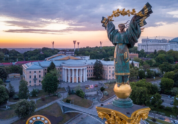 У Києві перейменували бібліотеку та три залізничні станції. 