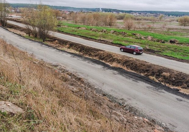 Дорожники відновили Житомирську трасу на шляху до Києва. 