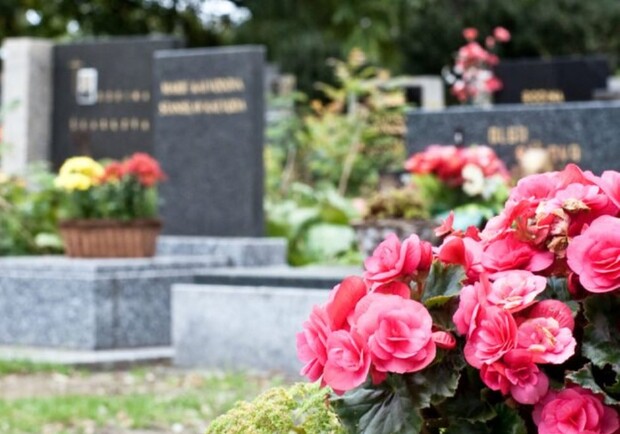 Поминальные дни в 2022 году: можно ли идти на кладбище во время войны. 