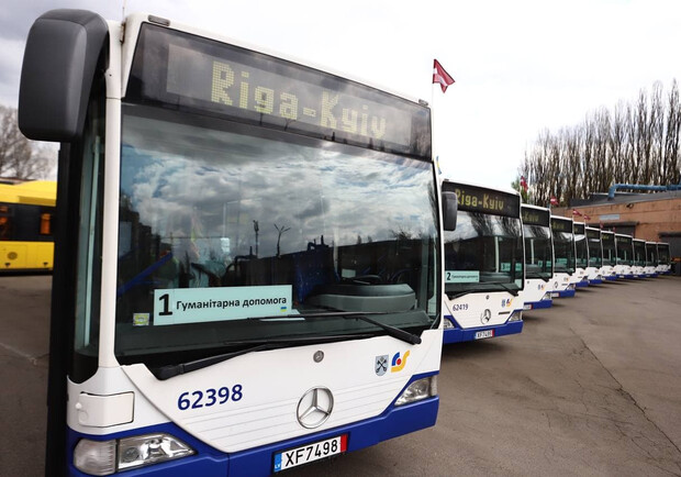 Київ отримав із Риги автобуси для поповнення парку громадського транспорту. 