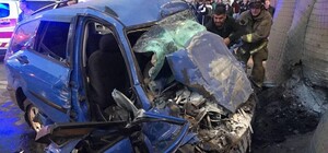 На Троещине водитель легковушки на большой скорости влетел в блок-пост