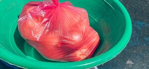 Продавщица на Привозе обвесила и ударила покупательницу: ее наказали