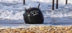 В Одессе из-за шторма на пляж выбросило мину