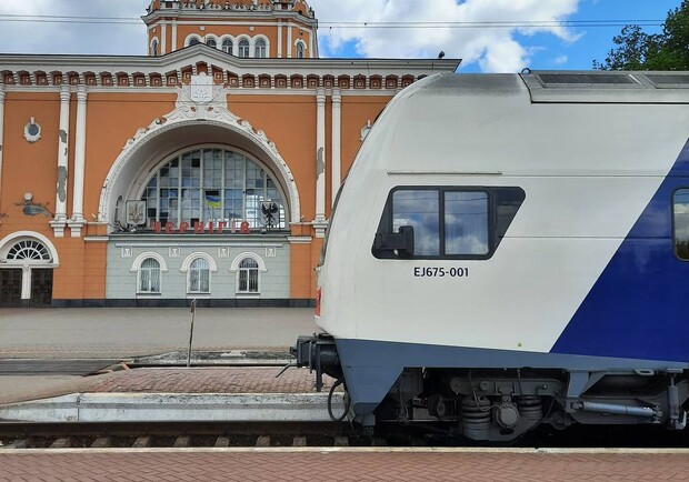 З Києва до Чернігова запускають сучасний електропоїзд Skoda. 