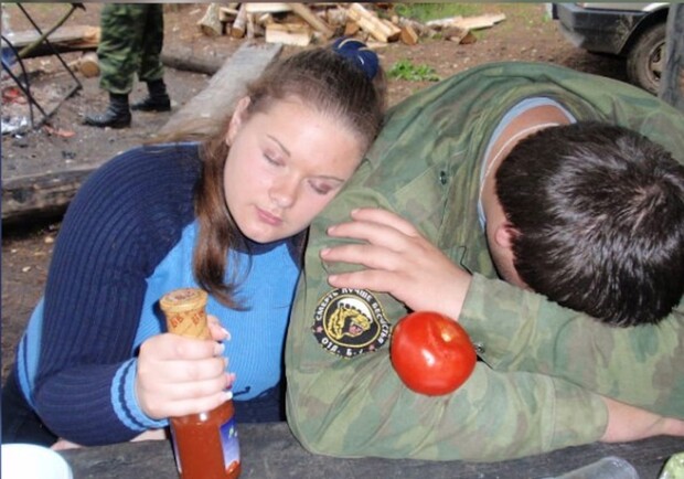 Журналісти знайшли солдата РФ та його дружину, готову катувати українських дітей. 