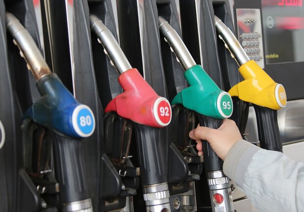 Как изменились цены на АЗС после отмены госрегулирования на топливо 