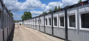 В Бородянке устанавливают модульные дома для тех, кто потерял свое жилье