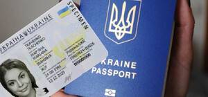 Теперь украинцы могут одновременно оформить ID-карту и загранпаспорт