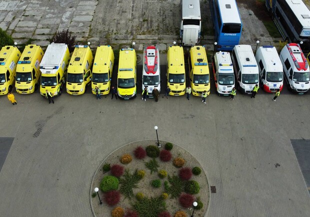 ASBIS передала Украине еще 10 автомобилей скорой помощи. 