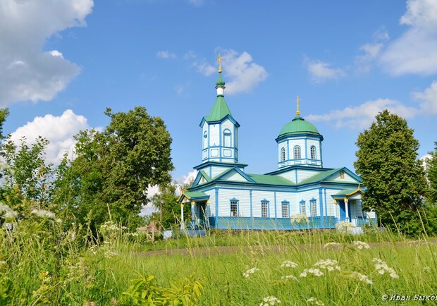 На Київщині окупанти знищили храм з унікальними іконами. 