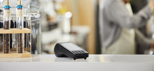 В Украине пополнить банковскую карту теперь можно на кассах супермаркетов