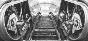 Эскалаторы между 