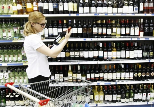 В Киеве изменили время продажи алкоголя 