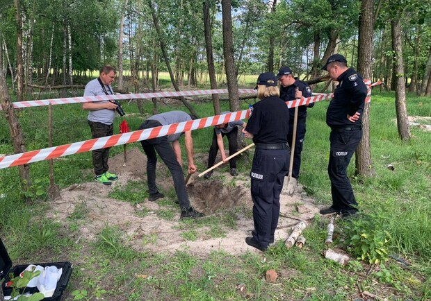 На Київщині знайшли ще одне тіло мирного мешканця, застреленого у потилицю. 