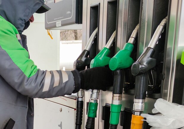 Скільки заправок Києва оштрафували через завищені ціни на паливо. 