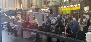 На входе на вокзал в Киеве установили металлоискатели-