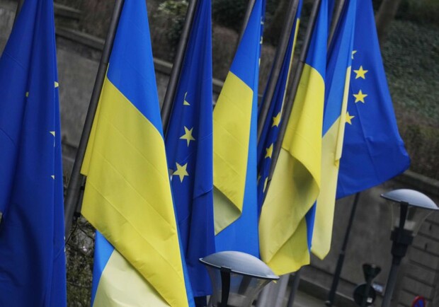 Украина официально получила статус кандидата на вступление в ЕС 