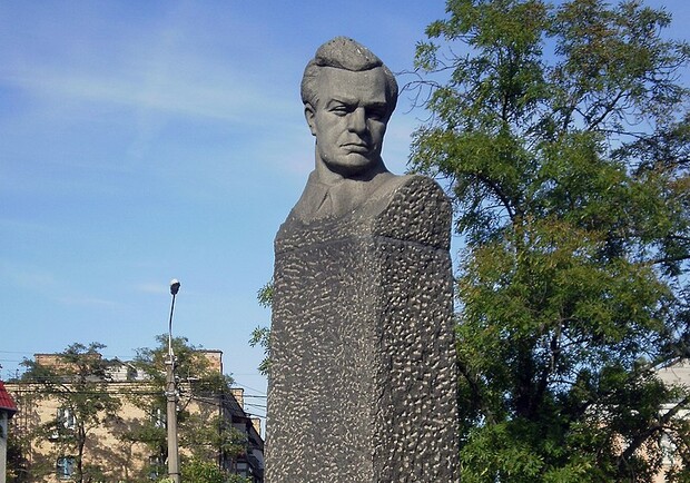 Памятник М. П. Кирпоносу. 