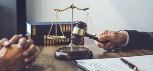 Колишній правоохоронець продавав у мережі секретну інформацію  