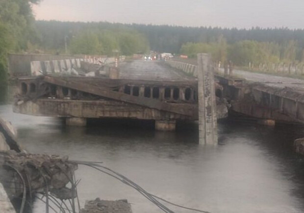 Скільки часу знадобиться на відновлення зруйнованого мосту в Демидові. 