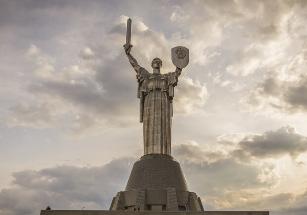 У "Дії" запустили опитування щодо декомунізації монументу "Батьківщина-Мати". 