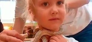 До львівської лікарні госпіталізували дитину після невдалого селфі зі змією