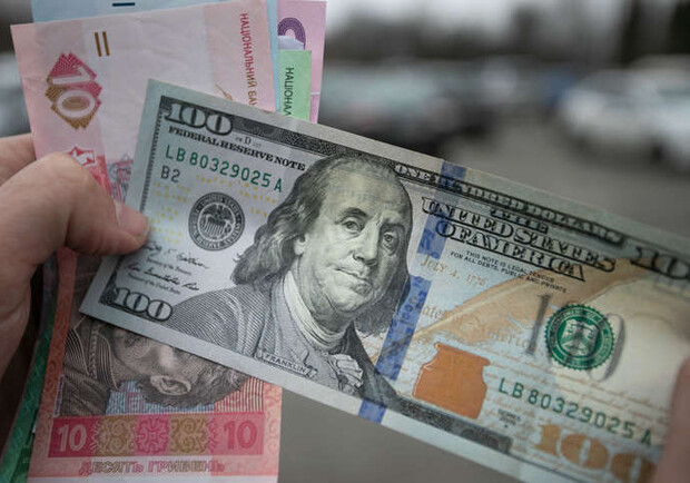 Нацбанк зафиксировал курс гривны к доллару США на новом уровне: что изменилось. 
