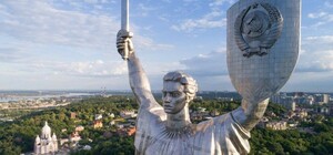 Украинцы выбрали новый символ на щите монумента 