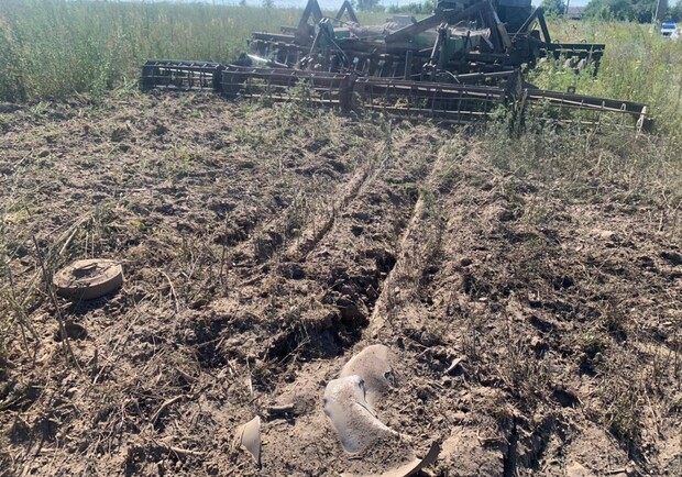 У Бучанському районі трактор підірвався на міні 